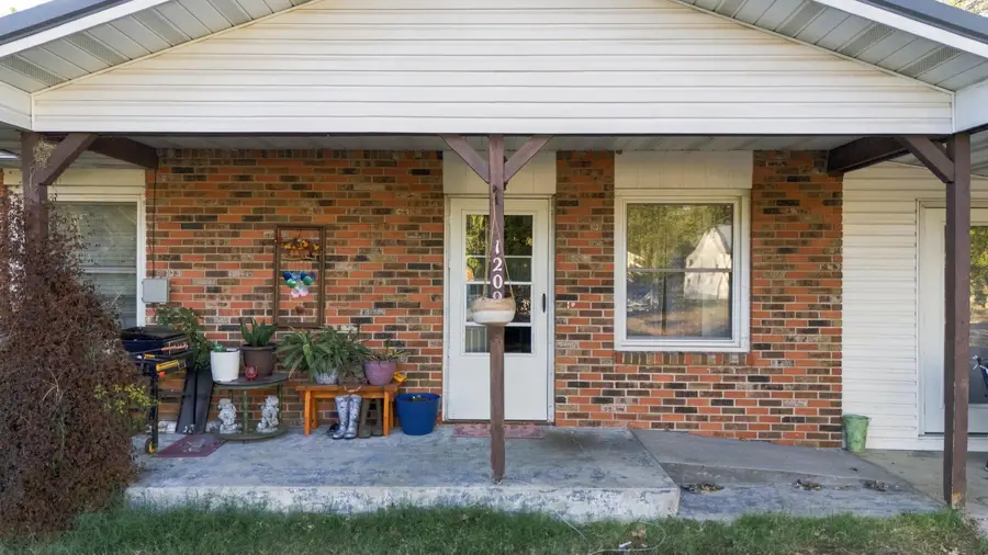 1209 N Darrell Street, Mountain Grove, MO 65711 - #2