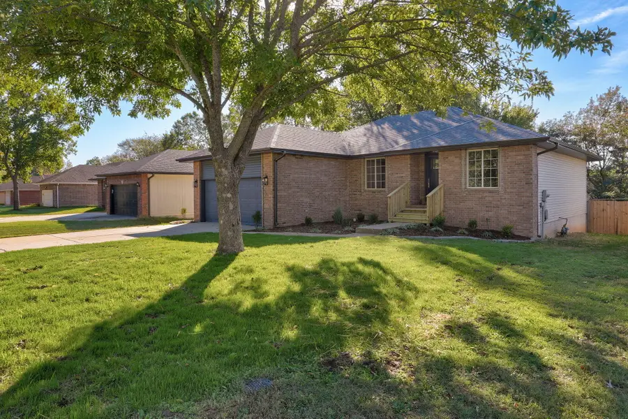 2404 W Rockwood Street, Springfield, MO 65807 - #2