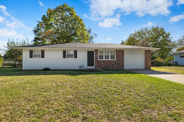 1412 E Rosewood Street, Republic, MO 65738