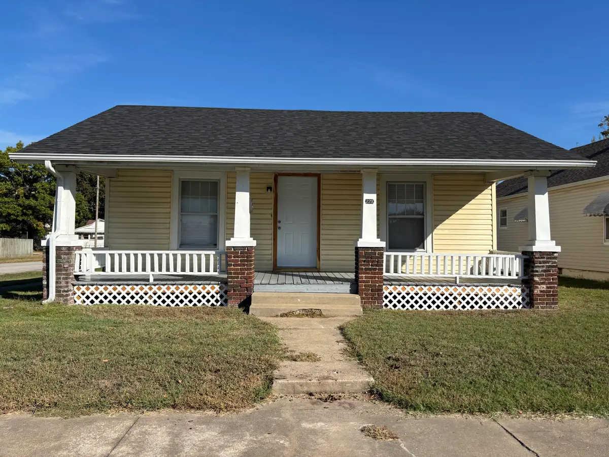 229 W College Street, Aurora, MO 65605 - #1