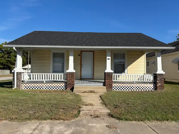 229 W College Street, Aurora, MO 65605