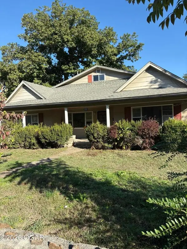 704 W Mccord Street, Neosho, MO 64850