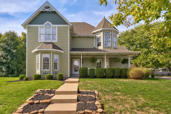 3753 S Forest Avenue, Springfield, MO 65807
