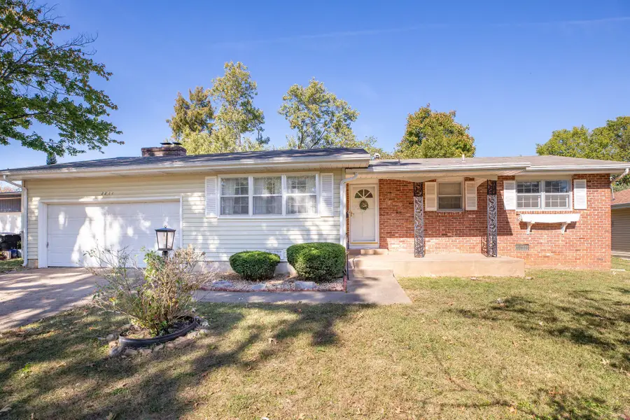 2211 E Mirabeau Street, Springfield, MO 65804 - #2
