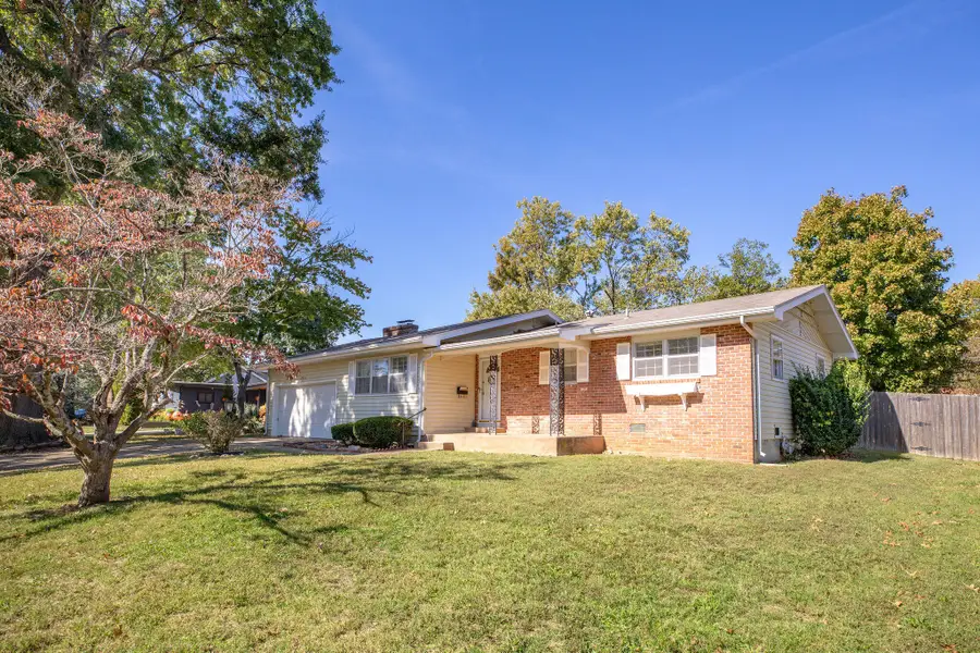 2211 E Mirabeau Street, Springfield, MO 65804 - #3
