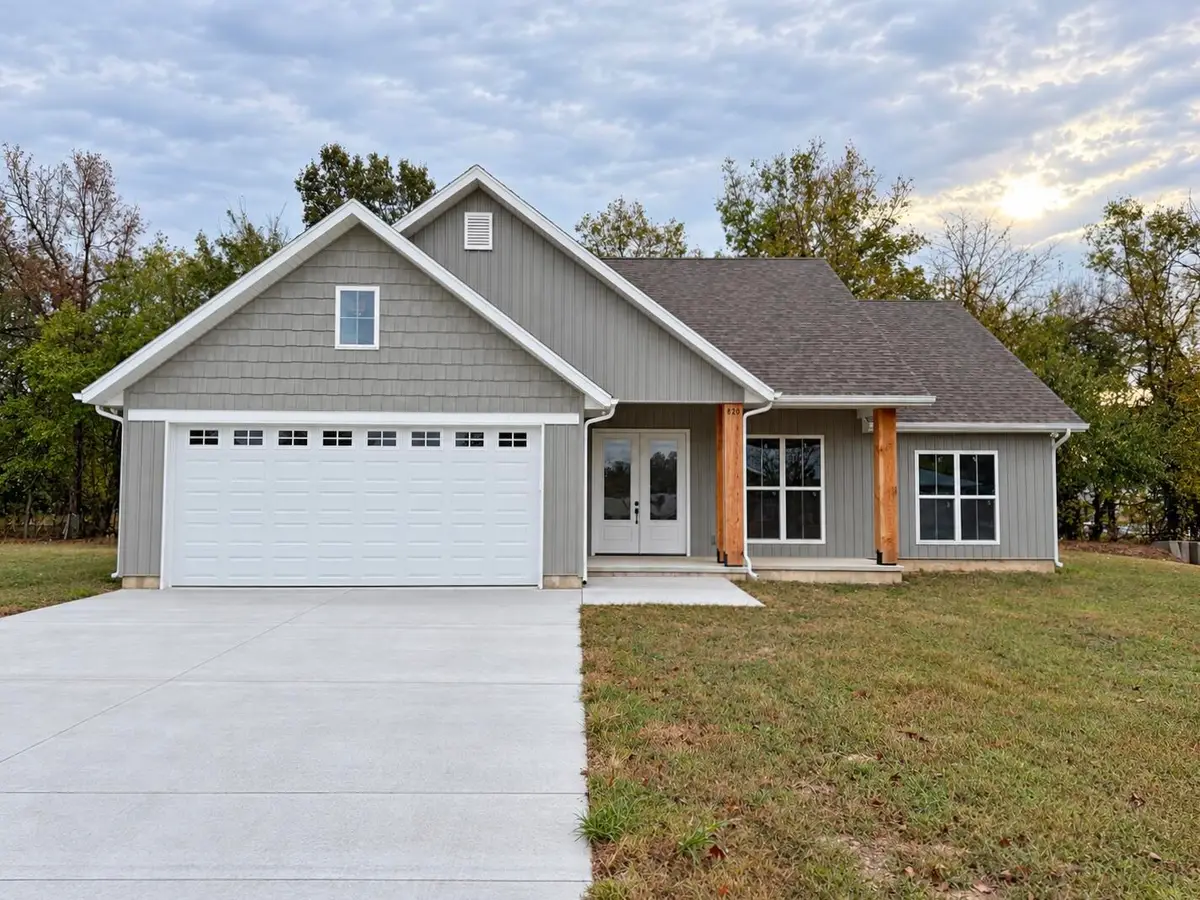 820 N Chicago Avenue, Bolivar, MO 65613 - #1