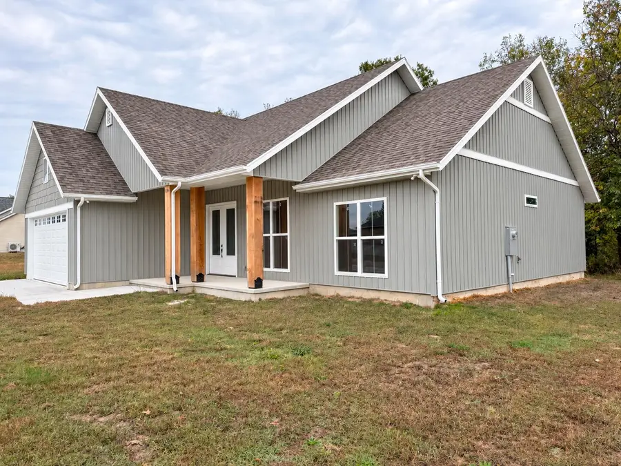 820 N Chicago Avenue, Bolivar, MO 65613 - #2