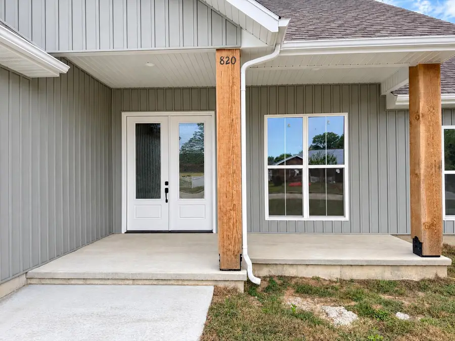 820 N Chicago Avenue, Bolivar, MO 65613 - #3