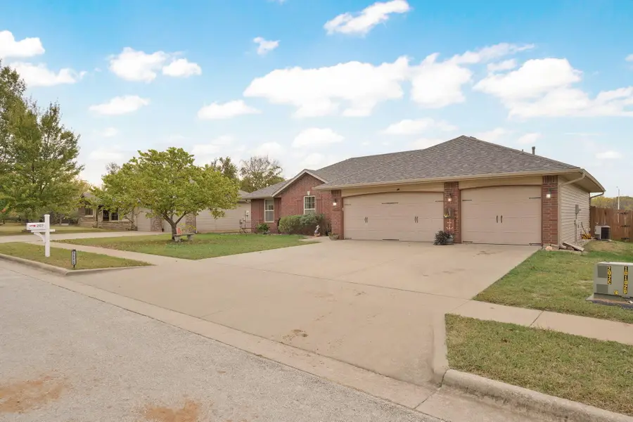 2022 W Smith Street, Springfield, MO 65803 - #2