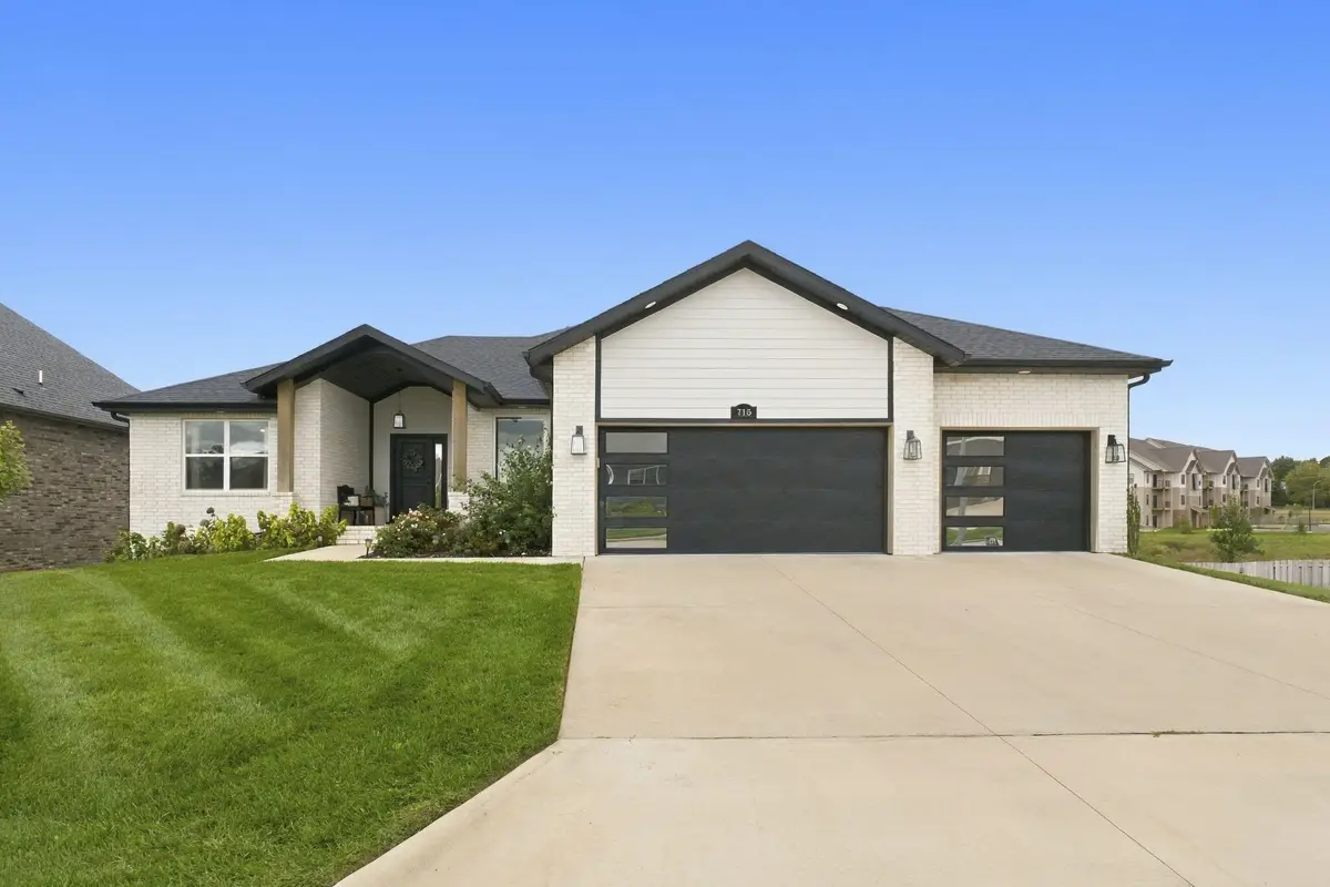 715 N Fox Hill Circle, Nixa, MO 65714 - #1