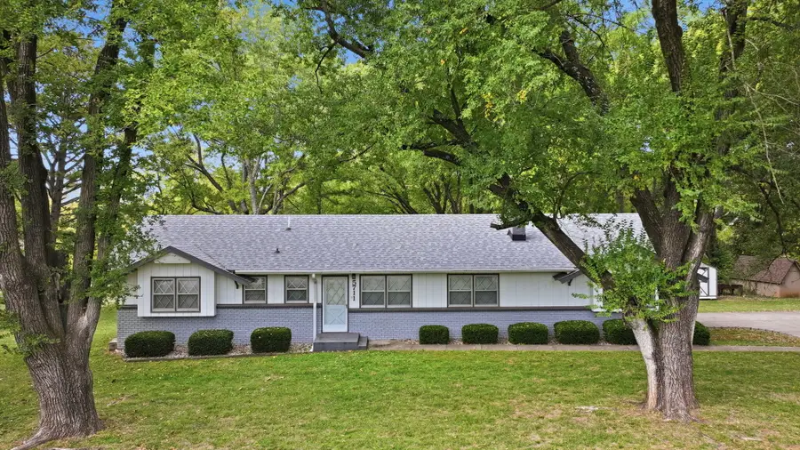 5711 S Roanoke Avenue, Springfield, MO 65810 - #2