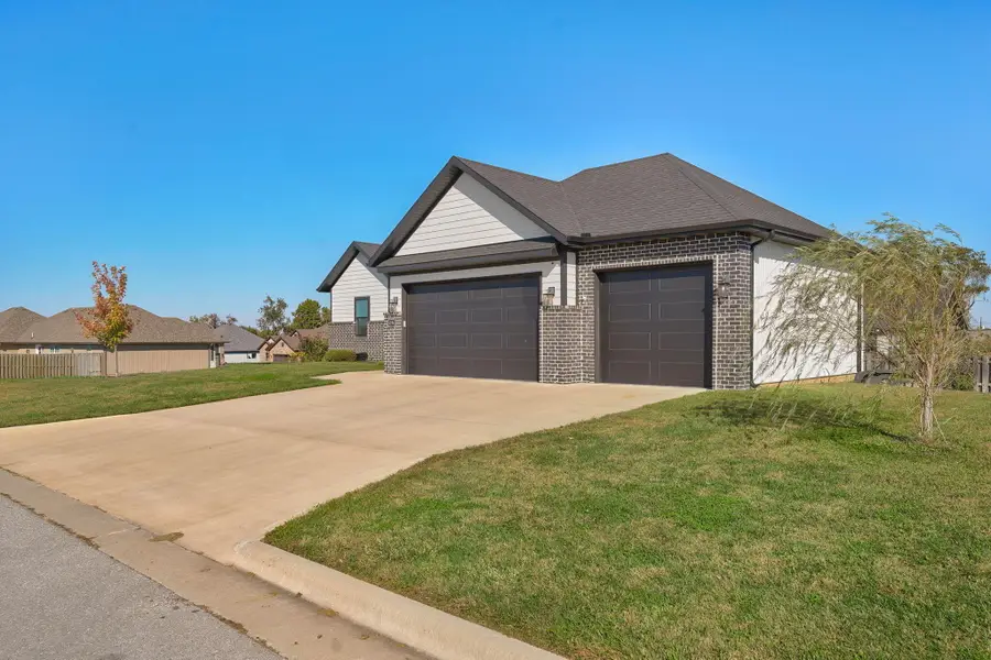 4196 Madrid Avenue, Ozark, MO 65721 - #2