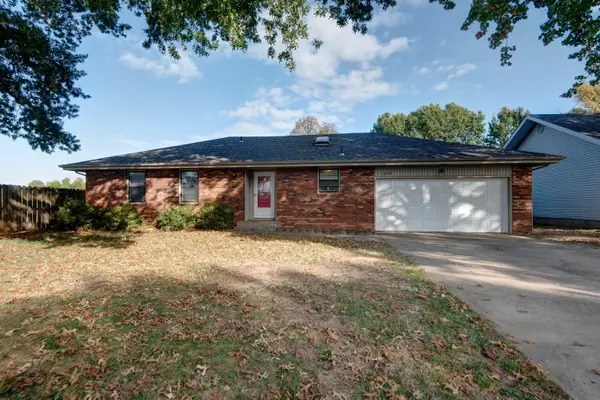 1849 W Katella Street, Springfield, MO 65807