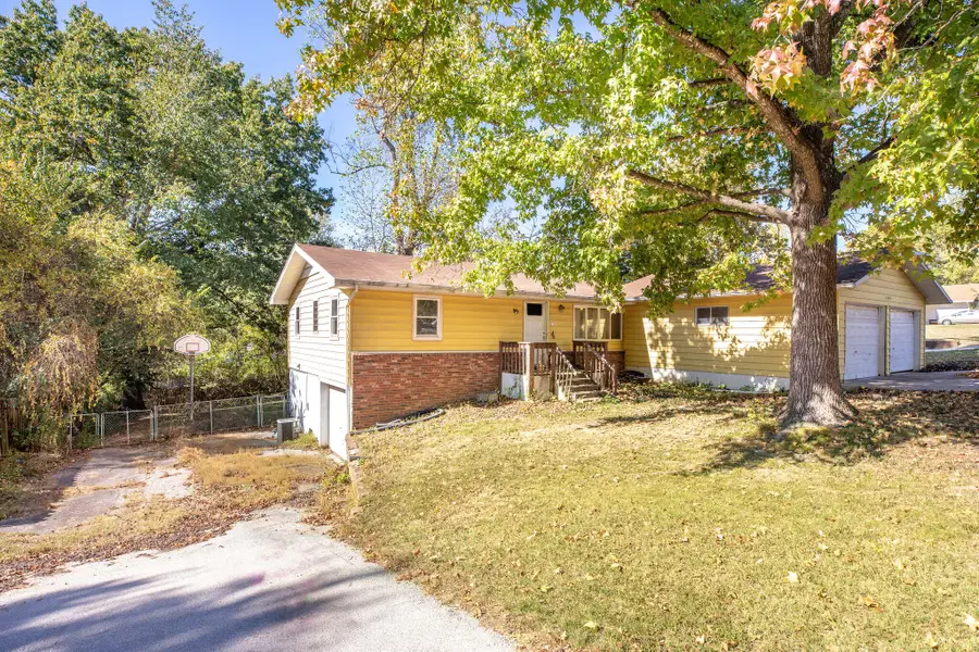 1301 S 5th Avenue, Ozark, MO 65721 - #2