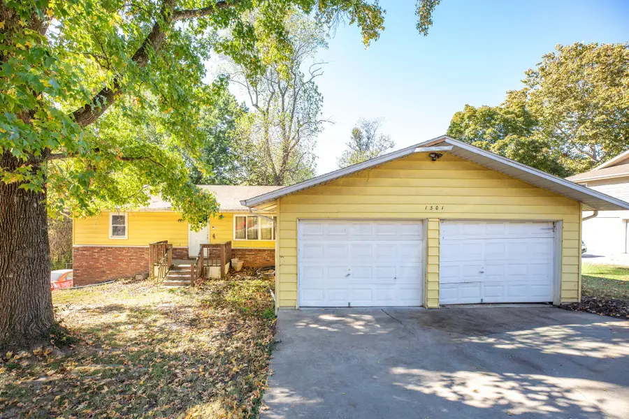 1301 S 5th Avenue, Ozark, MO 65721 - #3