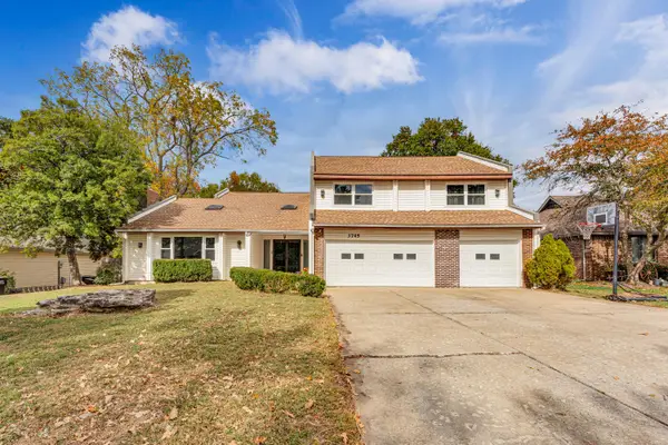 3745 W Maplewood Street, Springfield, MO 65807