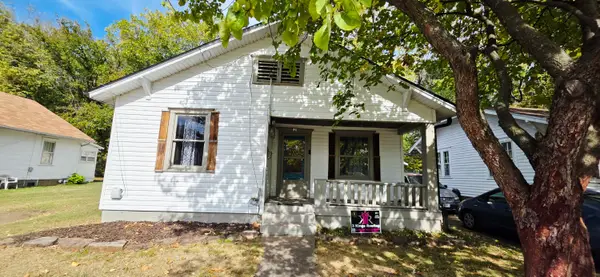 911 W Hovey Street, Springfield, MO 65802