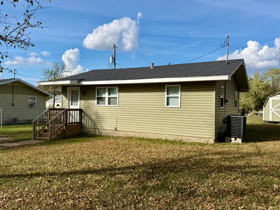 825 E Mcvay Street, Marshfield, MO 65706 - #2