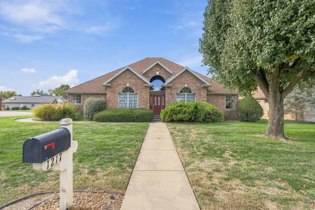 1217 N New Castle Avenue, Springfield, MO 65802 - #1