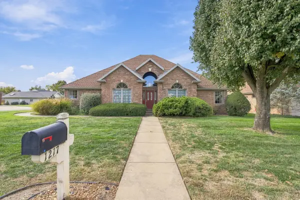 1217 N New Castle Avenue, Springfield, MO 65802