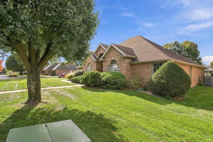 1217 N New Castle Avenue, Springfield, MO 65802 - #3