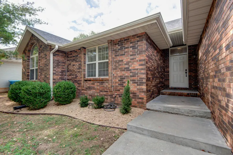 4245 S Sulgrove Avenue, Springfield, MO 65804 - #2