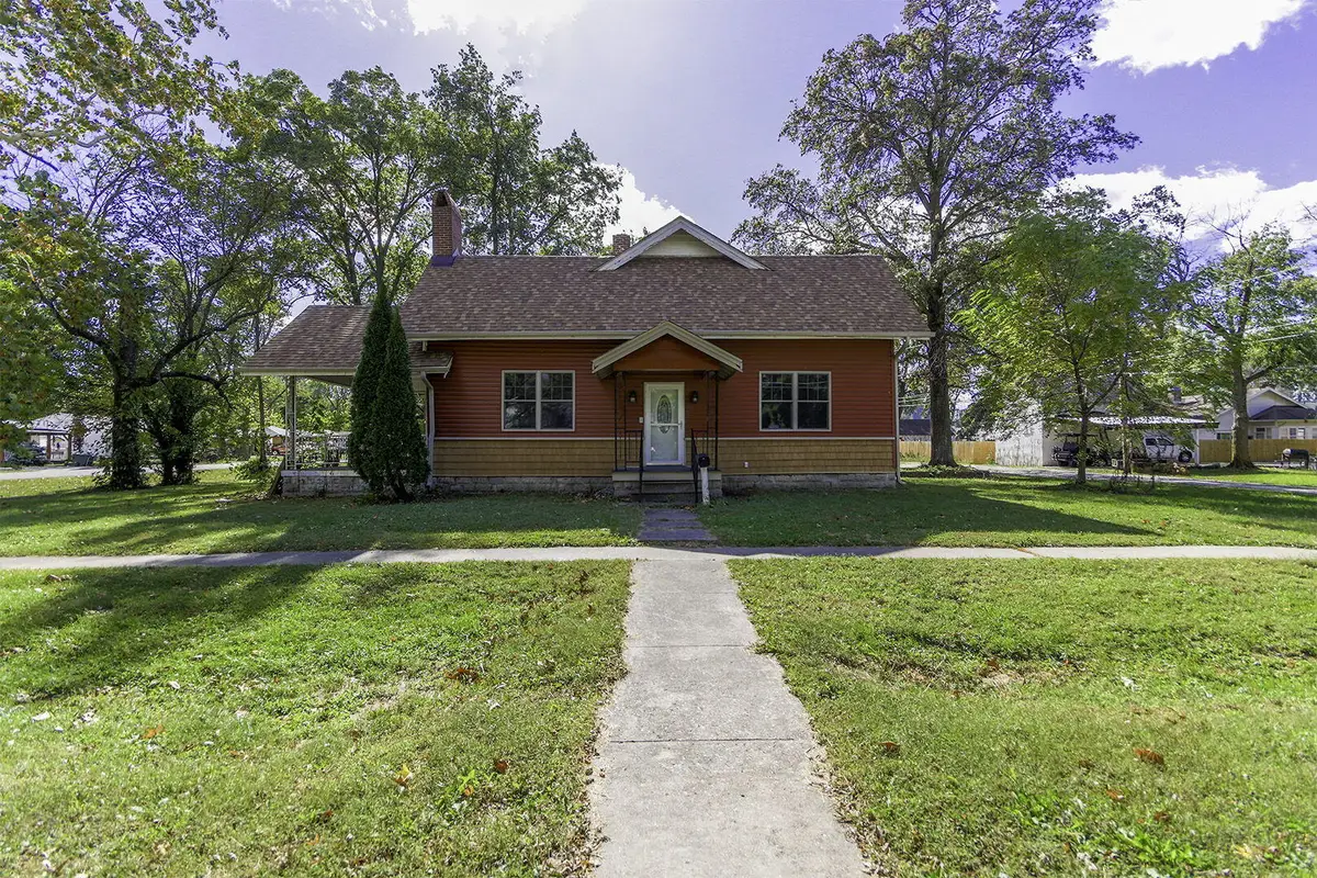 318 E Barnes Street, Centralia, MO 65240 - Image #1