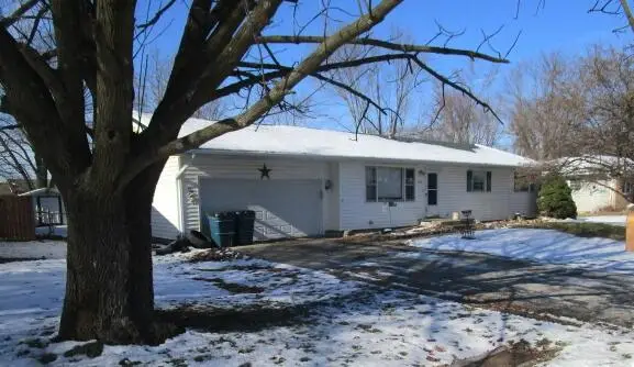 909 S Rollins Street, Centralia, MO 65240