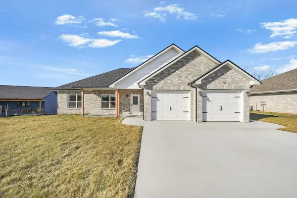 962 Cochise Drive, Holts Summit, MO 65043