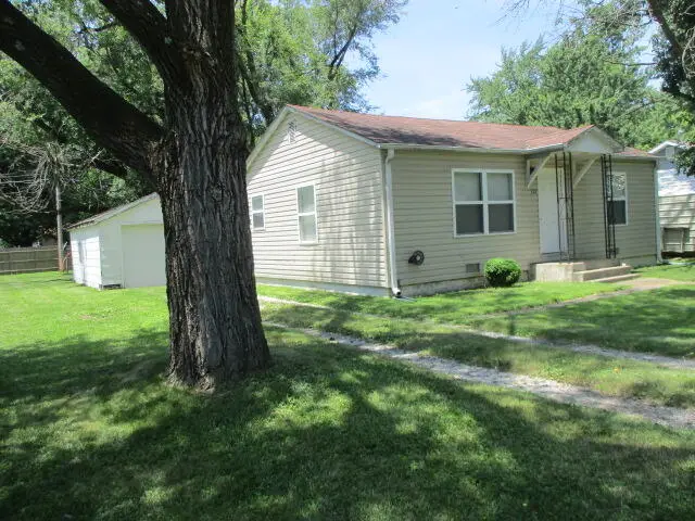 137 S Denton Street, Centralia, MO 65240 - #2