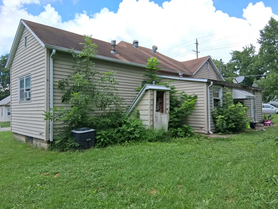 1020 N Washington Street, Mexico, MO 65265 - #3