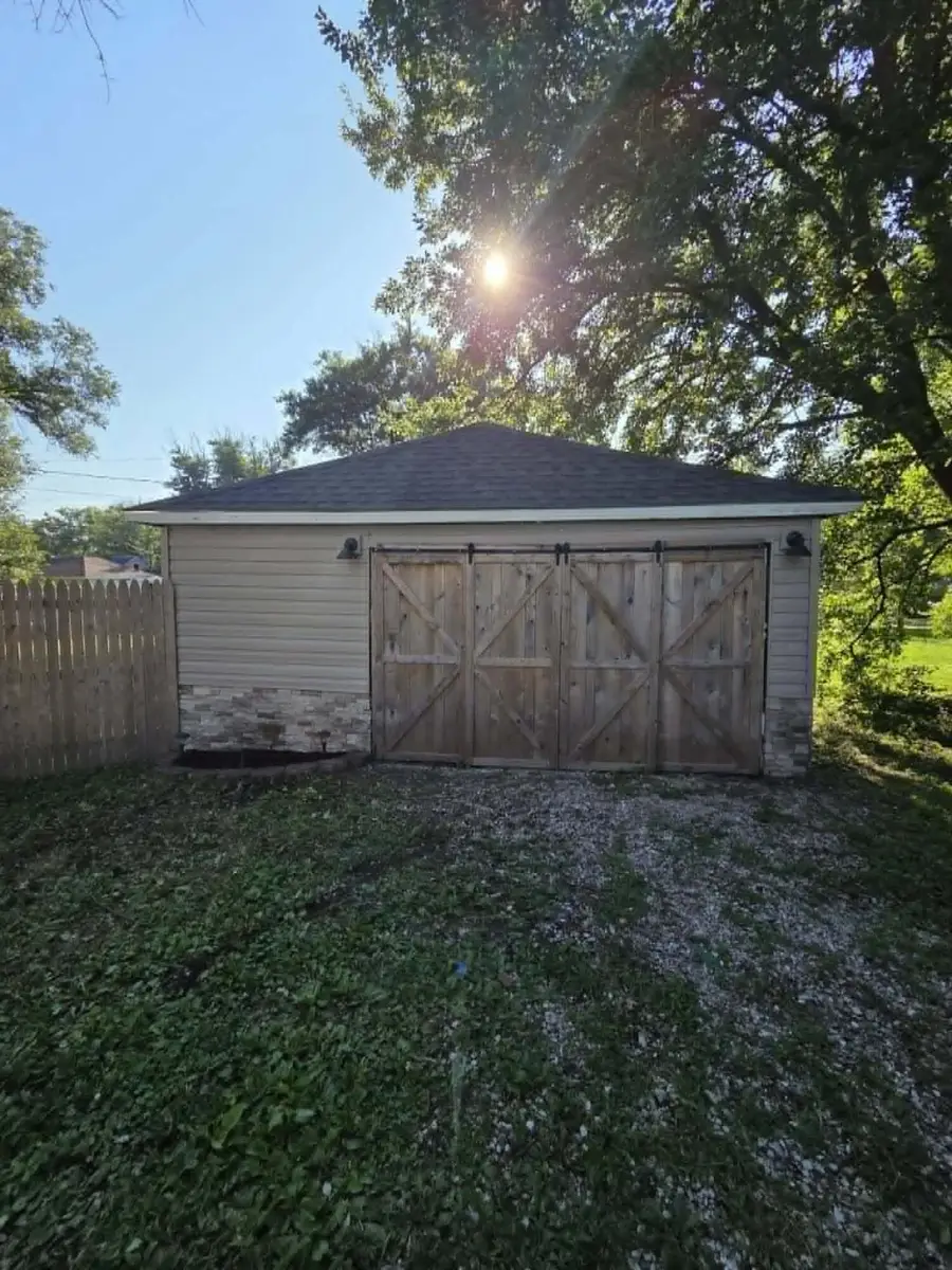416 S Collier Street, Centralia, MO 65240 - #3