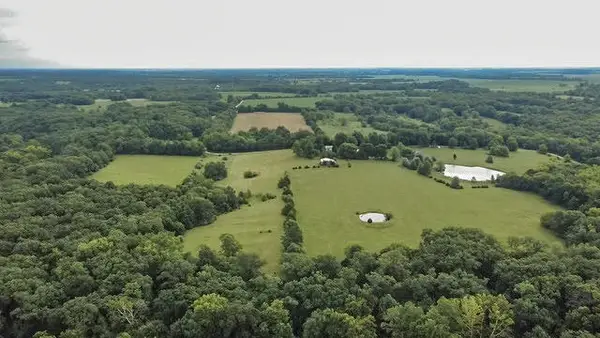 Monroe Road 956, Paris, MO 65275