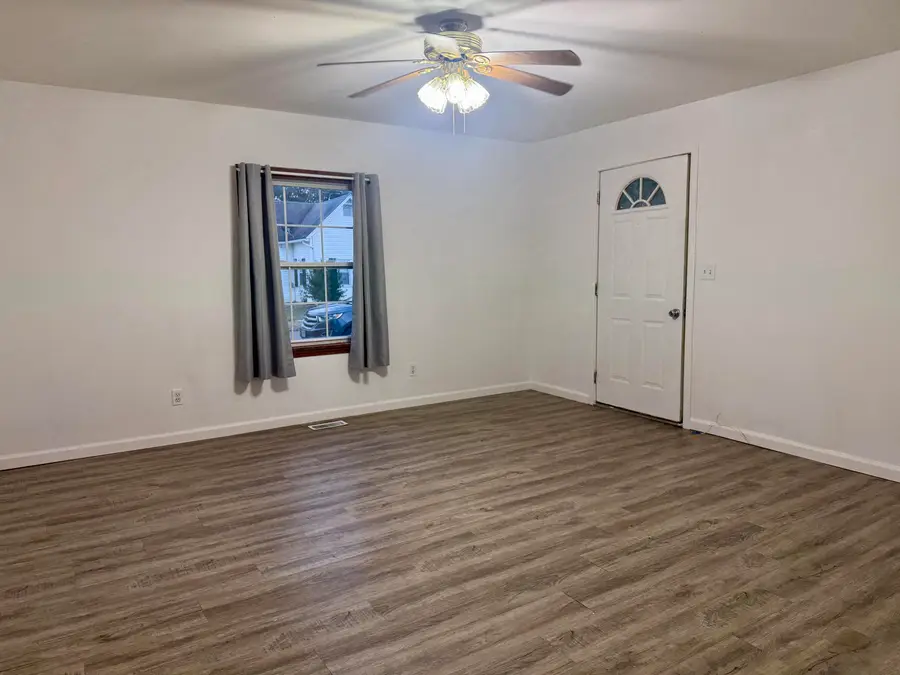 405 E Washington Street, Vandalia, MO 63382 - #3