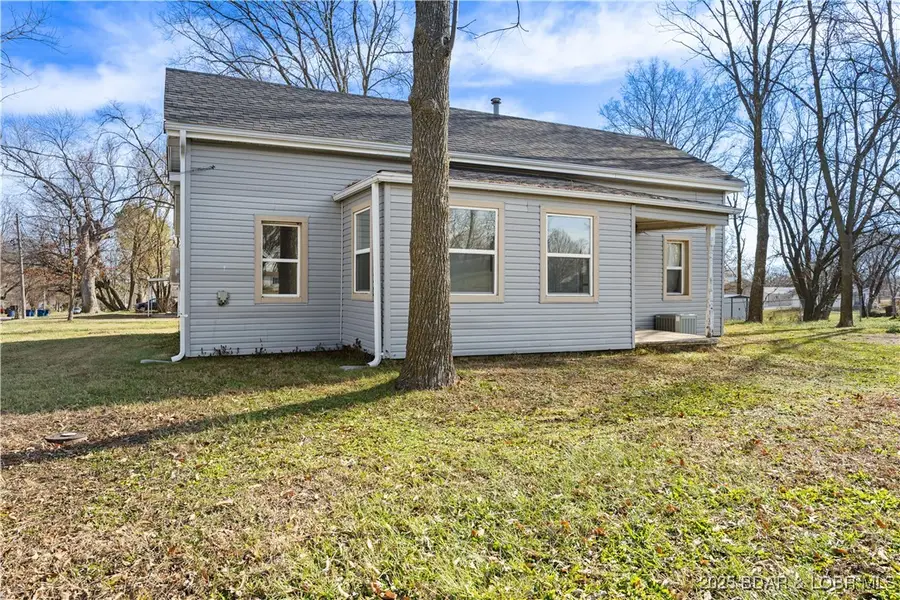 230 N Moreau Avenue, Tipton, MO 65081 - #2
