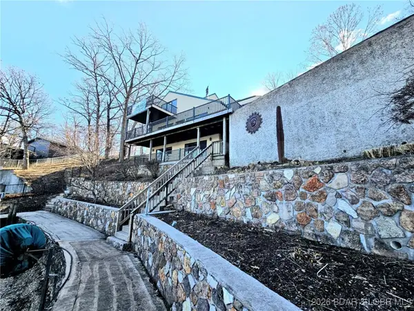 569 Sunrise Acres Point, Sunrise Beach, MO 65079