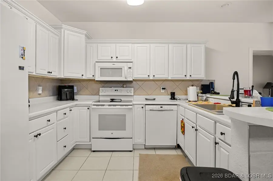 562 Hyd A Way #3E, Camdenton, MO 65020 - Image #3