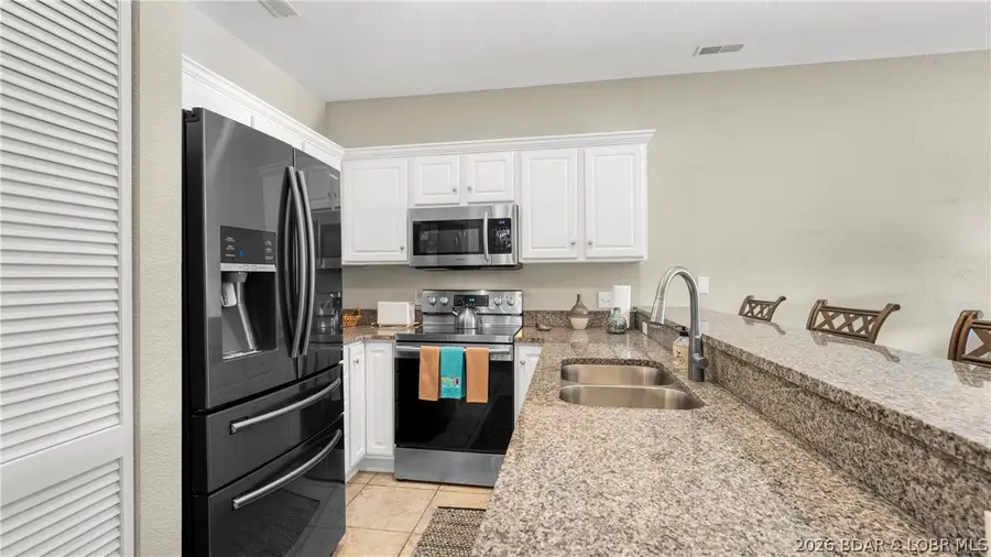 138 Oak Harbor Drive #5C, Camdenton, MO 65020 - #3