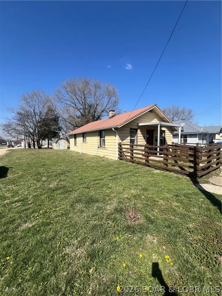 417 S. Oak, Versailles, MO 65084 - #2