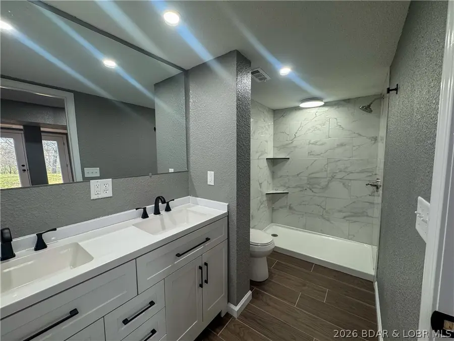 117 Dunwurkin, Laurie, MO 65037 - #2