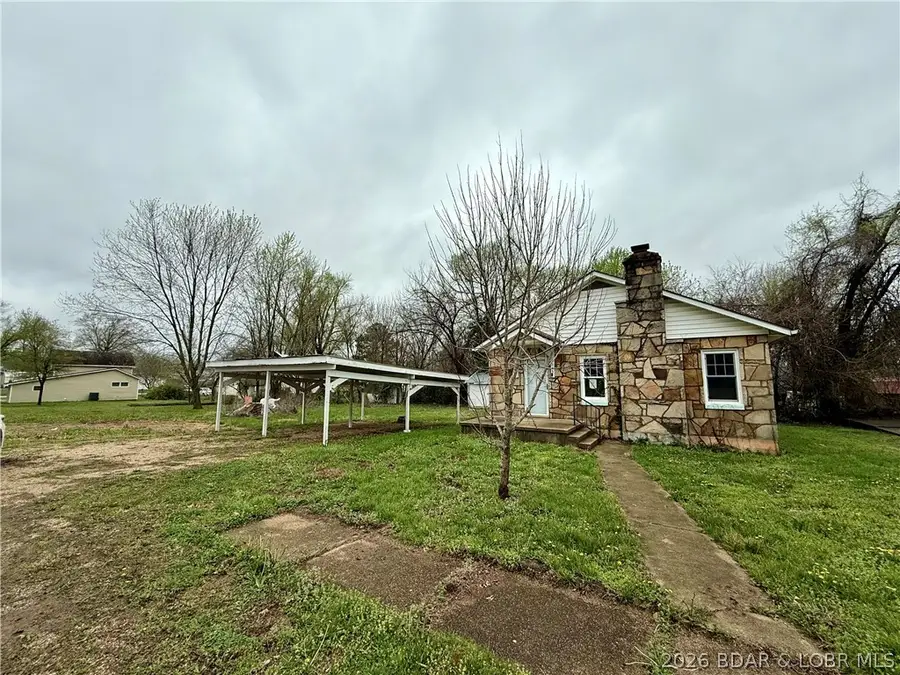 203 S Hunter St, Versailles, MO 65084 - #2