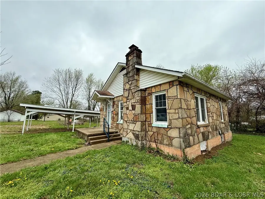 203 S Hunter St, Versailles, MO 65084 - #3
