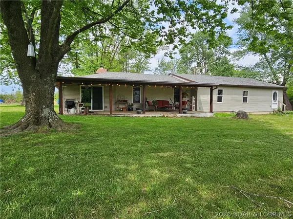 1014 Railroad Pond Road, Eldon, MO 65026