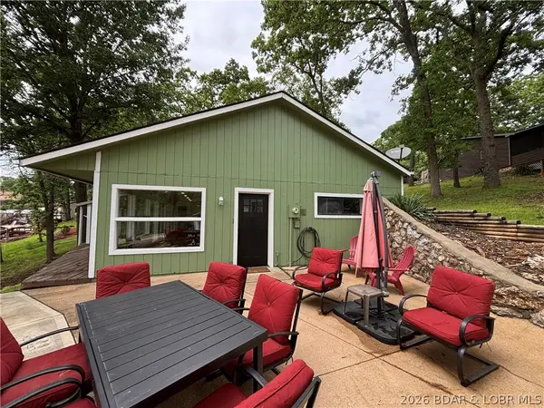 89 Bay Oak Lane, Sunrise Beach, MO 65079