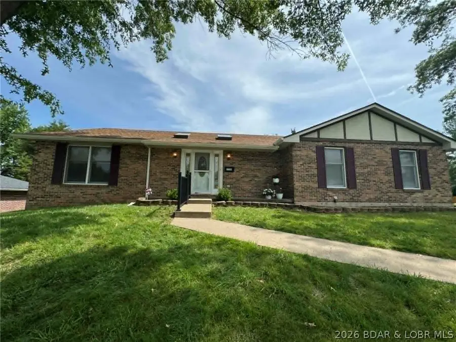 2200 West Edgewood Drive, Jefferson City, MO 65109 - #2