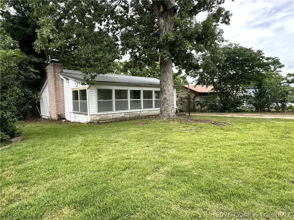 19967 Lakeview Avenue, Warsaw, MO 65355