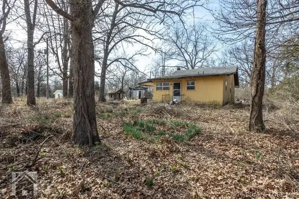 1433 Rolling Hills Road, Lebanon, MO 65536