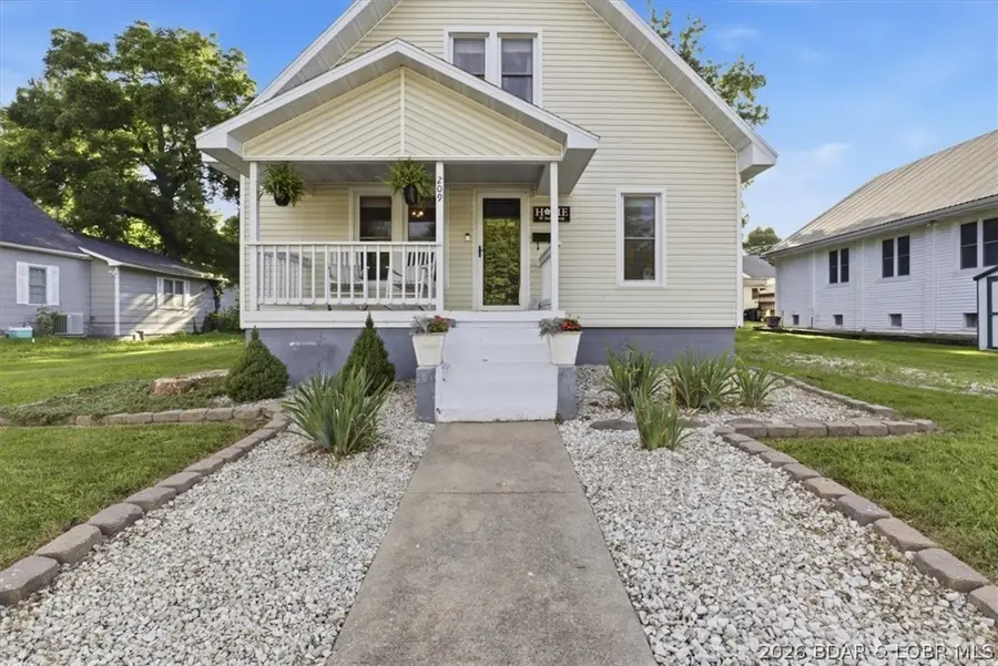 209 N Maple Street, Eldon, MO 65026 - #2