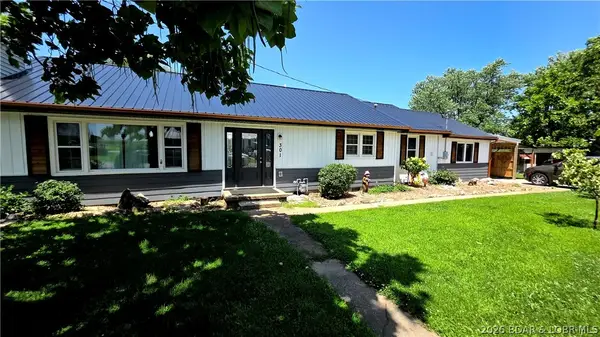 301 N Hunter St, Versailles, MO 65084