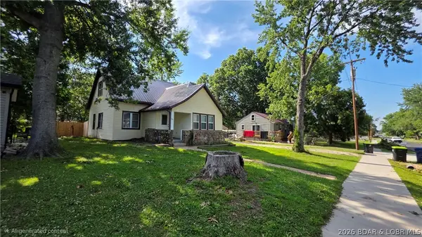 513 S Burke Street, Versailles, MO 65084
